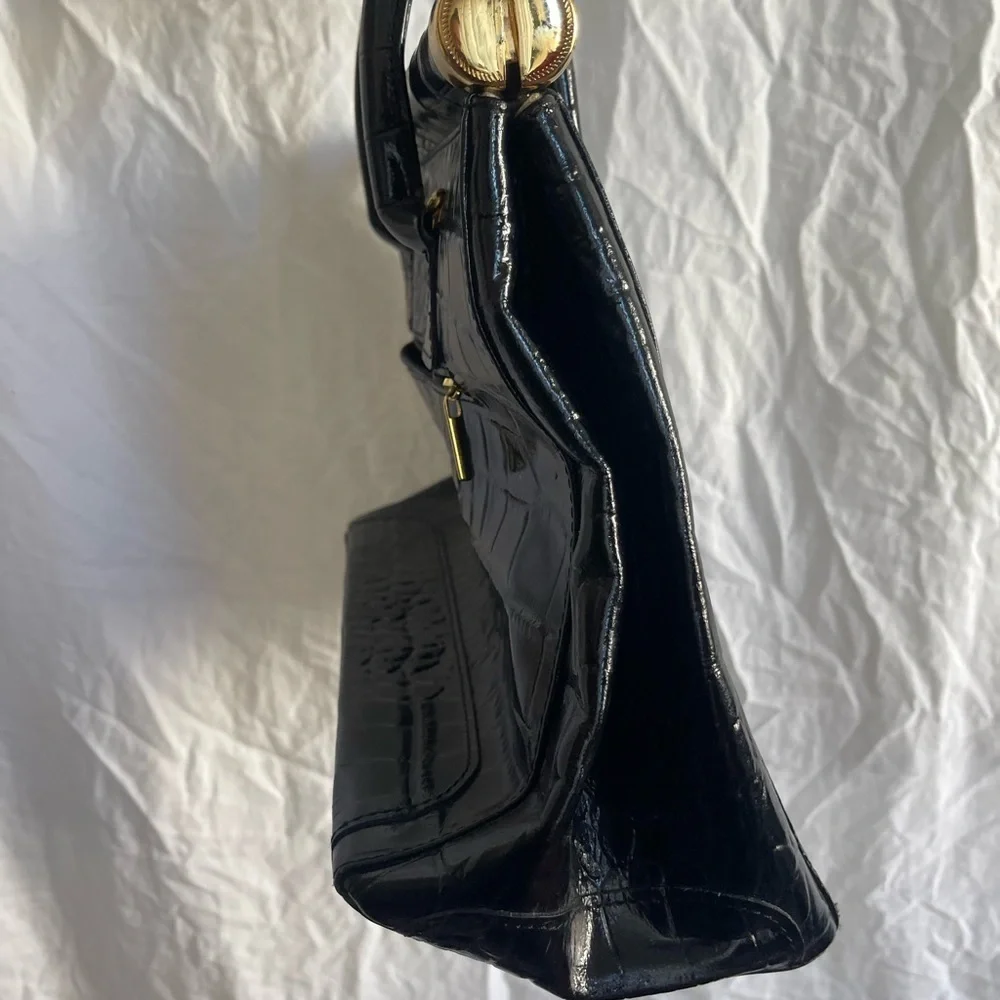 Vera Pelle leather Elegant Black-Embossed Handbag